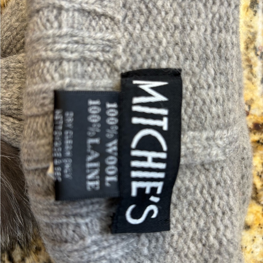 Grey wool fur pom- p